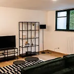 Fee4Me Elegant Navigli Milan Apartment
